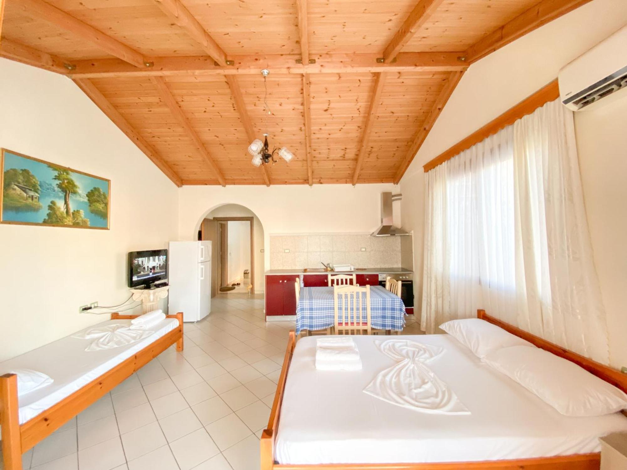 Summerland Saranda Buitenkant foto